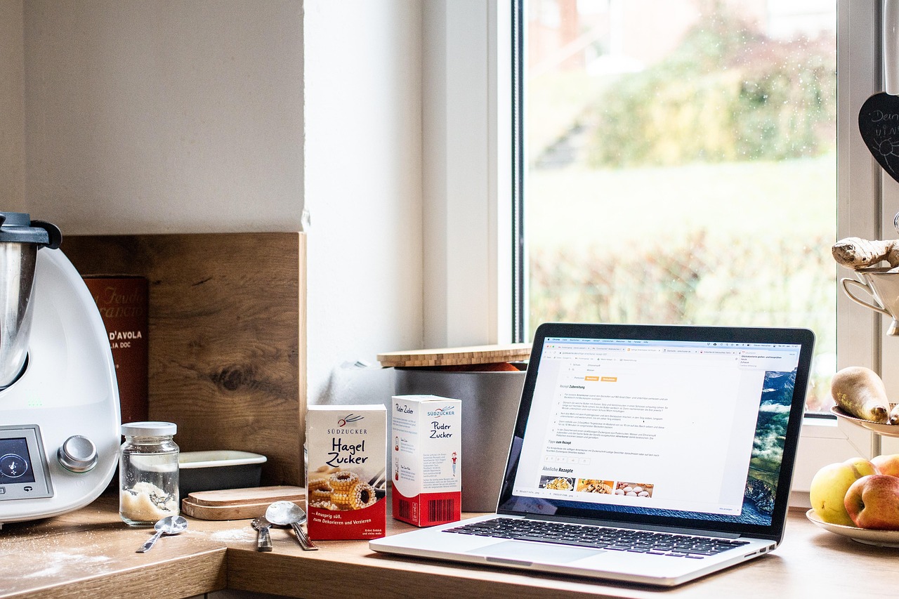 Inside preparing a buying guide: notes, examples and checks